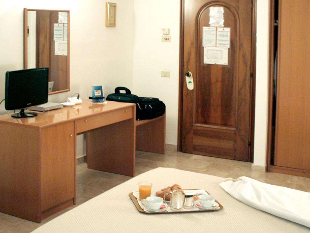 Sunny Palace Hotel Restaurant Prossedi Exterior photo